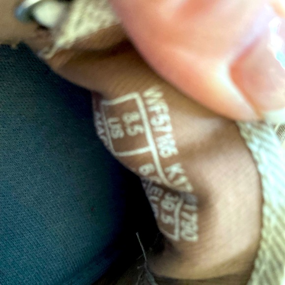 Keds sneaker sz. 8.5 womens NWOT - Picture 3 of 4